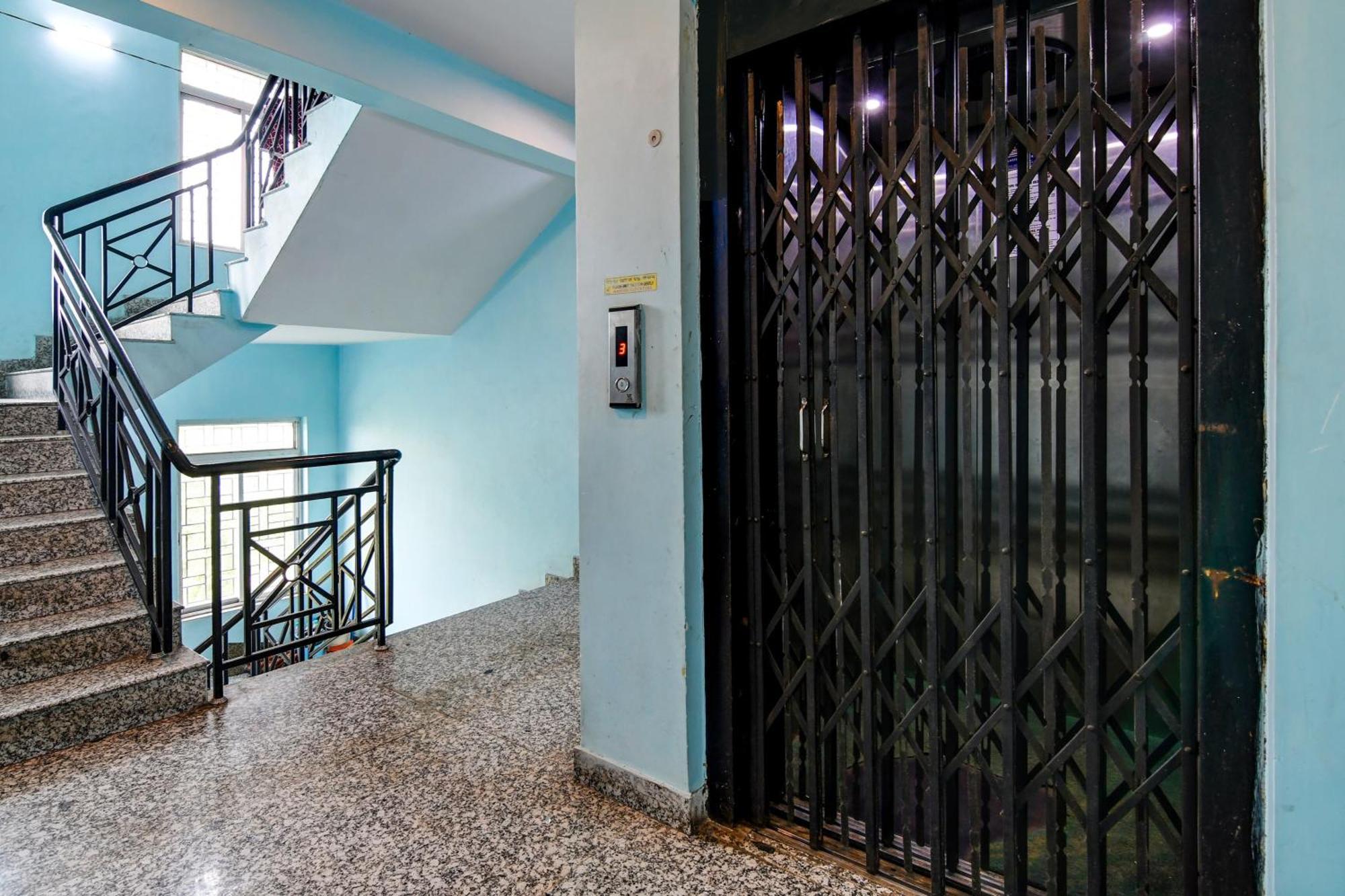 Hotel O Casa Astra Kalküta Dış mekan fotoğraf