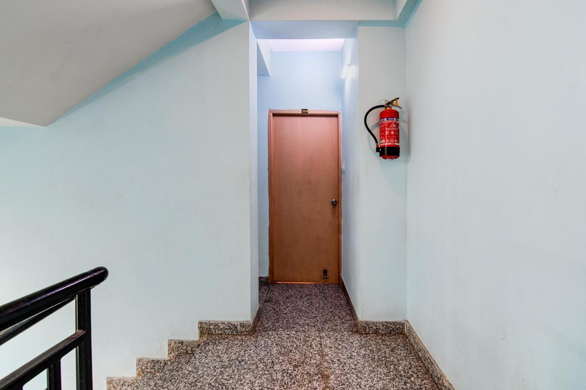 Hotel O Casa Astra Kalküta Dış mekan fotoğraf